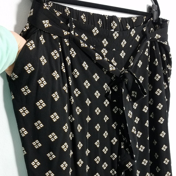 Old Navy Pants - Cool Old Navy black diamond pull on pants, XXL
